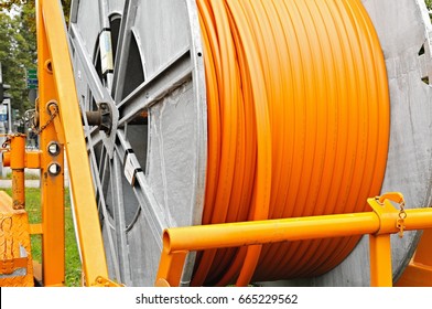 Broadband cable drum with laying trailer