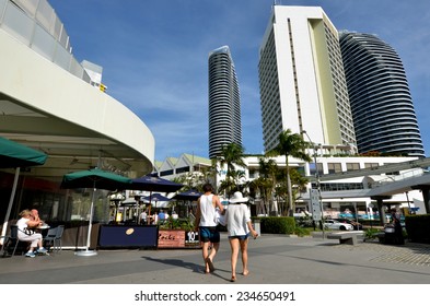 BROADBEACH, AUS - NOV 14 2014:Tourists Broadbeach A.It's Home To One Of Queensland's Largest Shopping Centers, Jupiters Hotel And Casino And Gold Coast Convention And Exhibition Center.