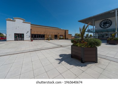 Broadstairs, Kent, UK - Apr 22 2021: Westwood Cross Shopping Centre, Vacant Restaurant Building, Formerly Chiquitos Mexican Restaurant. Signage And Awnings Have Been Removed As The Property Is Empty.