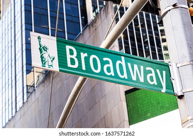 A Broadway street plaque with the picture of the Statue of Liberty