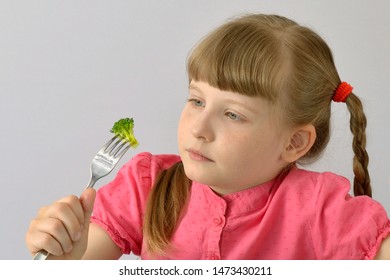 Broccoli Eating Kidchildlittle Girl Eating Stock Photo 1473430211 ...