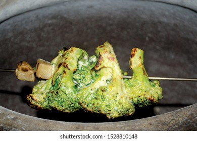 Broccoli At A Hot Oven, Tandoori Broccoli, Broccoli In A Clay Pot Oven,  Tandoor, Restaurant Food Preparation, Restaurant Kitchen