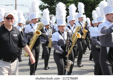 BROKEN ARROW, OK-MAY 14: Hundreds Of Unidentified School Children March In The Rooster Day Parade In Broken Arrow, OK On May 14, 2012