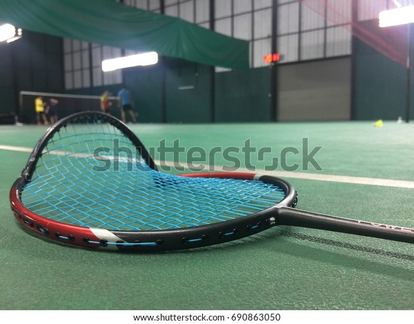 broken badminton racket