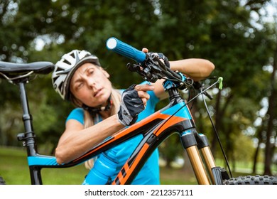 Broken Bike While Riding In The Park. Senior Female Have Trouble With Bicycle Outdoor. Sporty Mature Woman Cyclist Fixing Her Bike