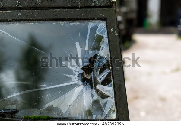 Broken car front window, picture from outside, Smashed\
windscreen 