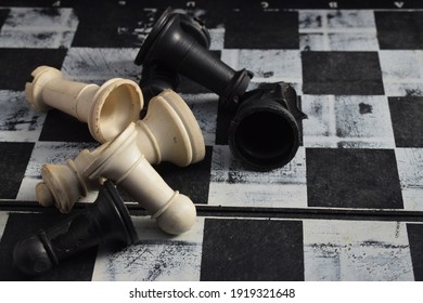 1,095 Broken chess Images, Stock Photos & Vectors | Shutterstock