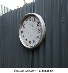 Broken Clock In The Iron Wall