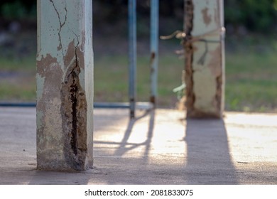 Broken concrete pillars affect the strength of the building structure