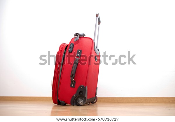 it luggage broken wheel