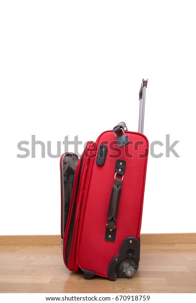 it luggage broken wheel