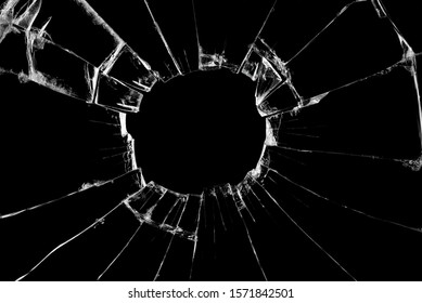 Разбитое стекло, треснувшее на черном фоне, дизайн объекта с абстрактной текстурой в высоком разрешении