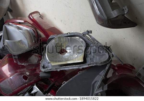 Broken\
head lamp and spare part in car variation\
workshop