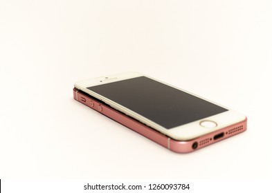 Broken Iphone Se Part Cracked Battery Stock Photo 1260093784 | Shutterstock