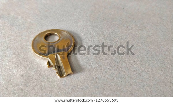 broken key on white\
blackgruound