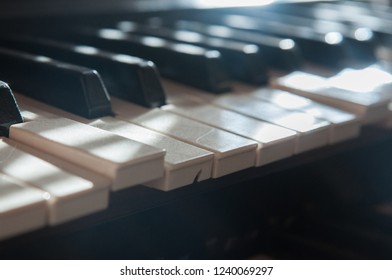 Broken Keys On Keyboard. Broken Keys On Electric Piano.