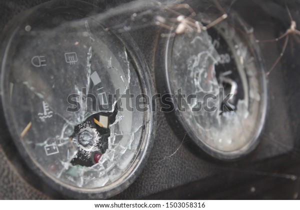 broken old car glass\
indicator