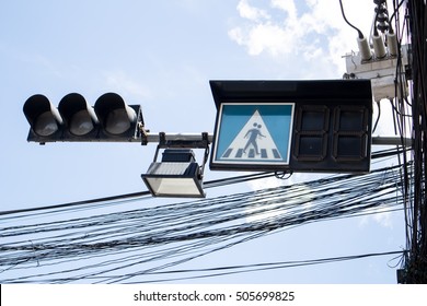 Broken Traffic Light With Messy Wire 