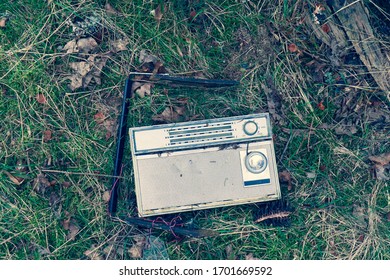 Broken Vintage Radio From Ancient Times Laying Around. 