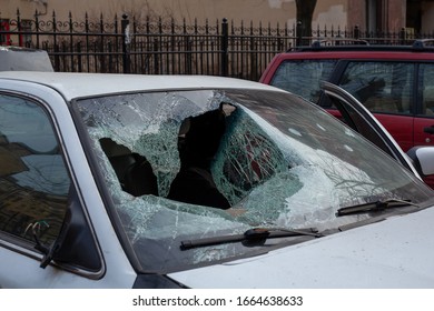 Broken Windshield Imagenes Fotos De Stock Y Vectores Shutterstock