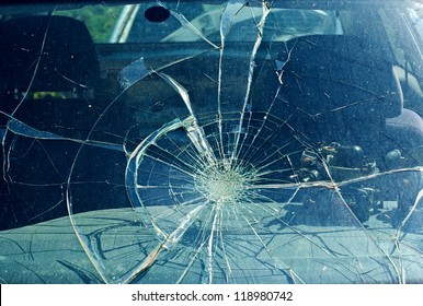 the broken windshield in car accident