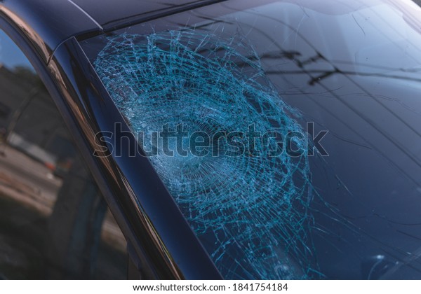 the broken
windshield of the car looks
like