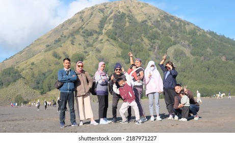 Bromo, Indonesia 5 Juni 2022-a Big Family Is Enjoying The Sunrise In The Mount Bromo Area With The Beautiful And Warm Weather Background Of Mount Bromo