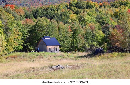 BROMONT QUEBEC CANADA 01 10 2022: Old Barn In Country Side Of Bromont It Is In The Brome-Missisquoi Regional County Municipality