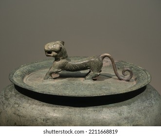 Bronze Percussion Instrument Chunyu With Tiger Knob. Ancient China Spring And Autumn Period