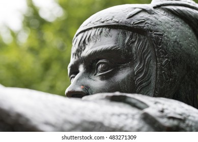 Bronze Robin Hood Statue Nottingham
