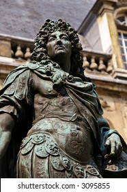 Bronze sculpture of Louis XIV in Paris - closeup details