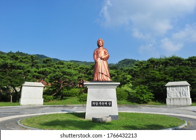 Bronze Statue Of Nongae In Jangsu-gun, South Korea, It's Built To Commemorate Nongae Who Jumped Into The Namgang River With Japanese General At The Japanese Invasion Of Korea.  Filmed On June 28, 2020