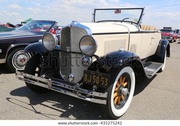 BROOKLYN, NEW YORK\
- JUNE 8, 2014: Historical 1930 Oakland Convertible on display at\
the Antique Automobile Association of Brooklyn annual Spring Car\
Show in Brooklyn, New York\
