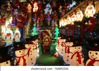 BROOKLYN, NEW YORK - NOVEMBER 28, 2017: Christmas House Decoration Lights Display In The Suburban Brooklyn Neighborhood Of Dyker Heights