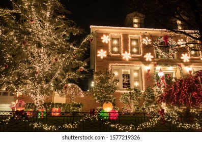  Brooklyn, NY, USA - December 13, 2016: Night View Of A House With Christmas Lights Display In Dyker Heights Neighborhood Of Brooklyn, NY 