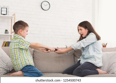 38 Brother Sister Fight Cartoon Stock Photos, Images & Photography |  Shutterstock