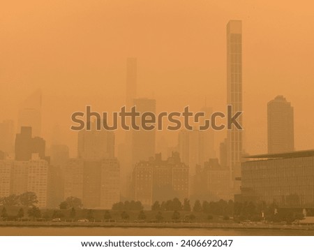 Brown Canadian wildfire smoke engulfing the New York City skyline