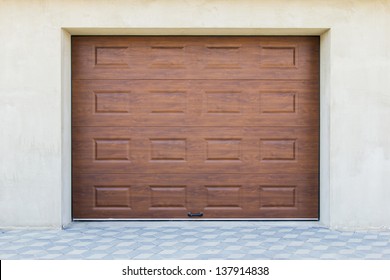 911 Sectional garage doors Images, Stock Photos & Vectors | Shutterstock