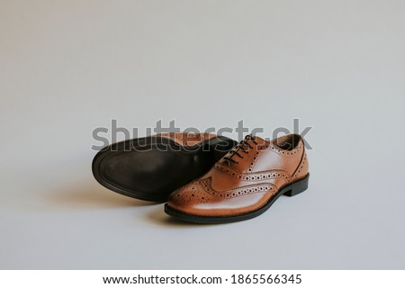 Brown men's leather derby shoes