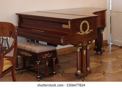 Sold English Tudor 1915 Antique Piano Bench Needlepoint