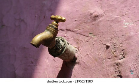 The Brown Water Faucet Is Old But Still Works