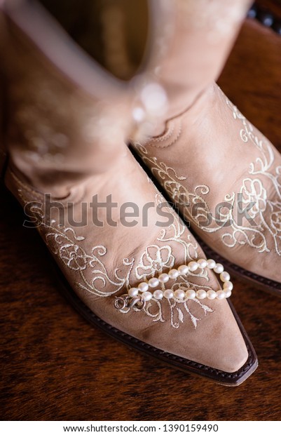 womens wedding cowgirl boots