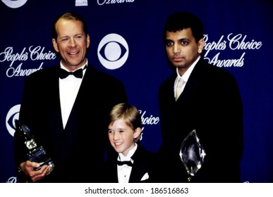 Bruce Willis, Haley Joel Osmont, M, Night Shyamalan, With People's Choice Awards For SIXTH SENSE, Circa January 2000