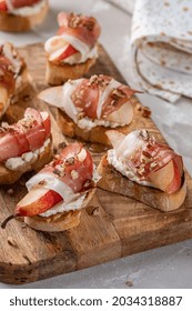 Bruschetta With Prosciutto And Pear With Blue Cheese Spread