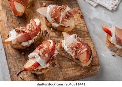 Bruschetta With Prosciutto And Pear With Blue Cheese Spread