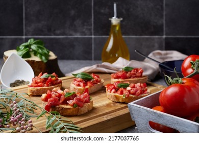 Bruschetta: Toasted bread, chopped fresh tomato, olive oil flavored with garlic, basil and oregano, great for breakfast, lunch or dinner, healthy food