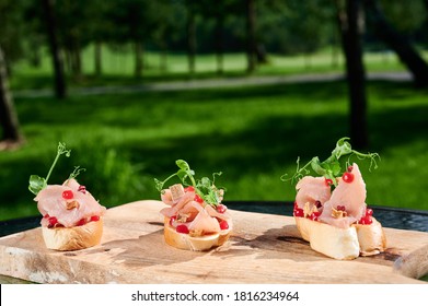 Bruschetta With Turkey Pastrami In Honey Pepper Sauce