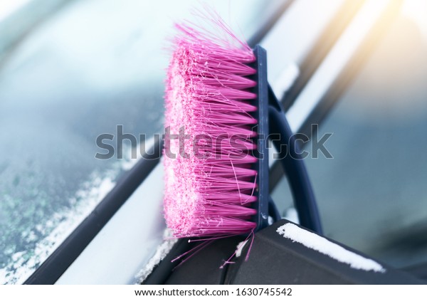 Brush for\
cleaning the machine from snow in\
snowfalls