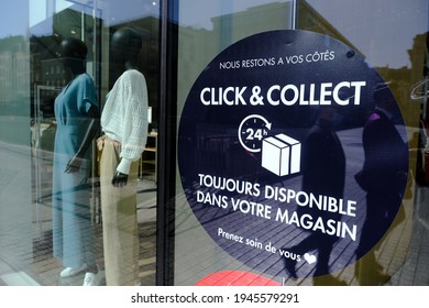 Brussels, Belgium. 29th March 2021. A Sign 'file For Registered Clients' In Front Of A Clothing Shop. From 27 March It Is Mandatory To Make An Appointment In A Store Considered As A Non-essential.