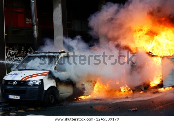 Brussels,
Belgium. 30th November 2018. Demonstrators light a police van on
fire during a protest of the yellow jackets.
